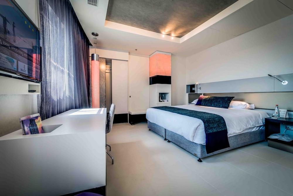 Royal Beach Hotel Tel Aviv By Isrotel Exclusive Exterior photo A room at the hotel