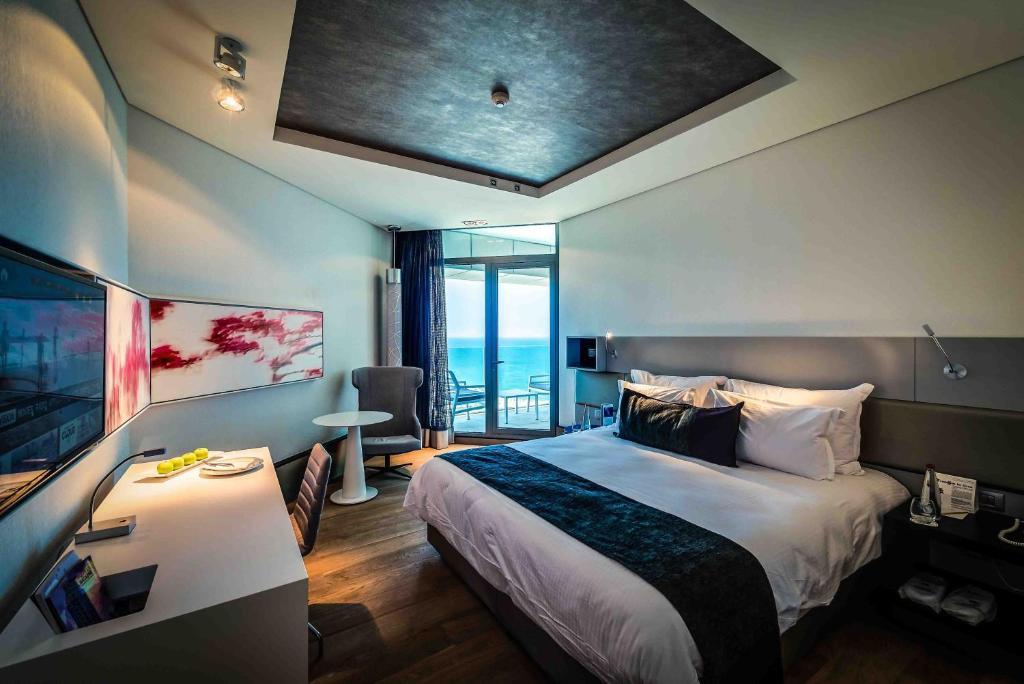 Royal Beach Hotel Tel Aviv By Isrotel Exclusive Room photo Deluxe room