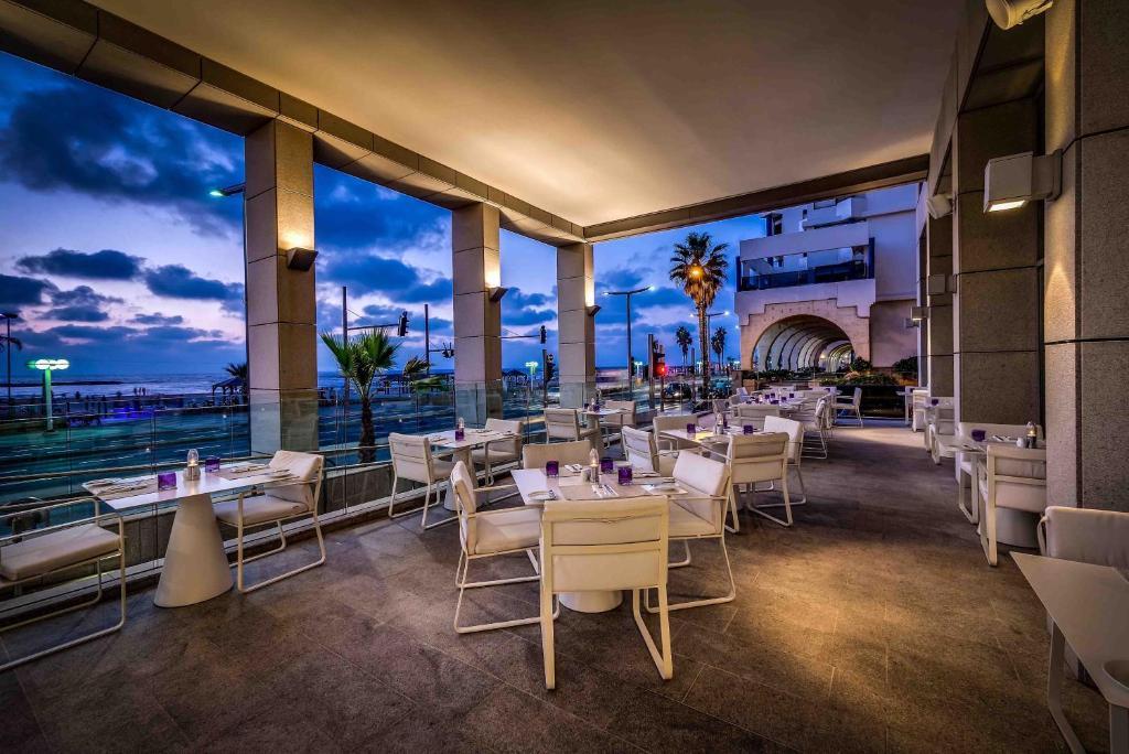 Royal Beach Hotel Tel Aviv By Isrotel Exclusive Exterior photo The Terrace