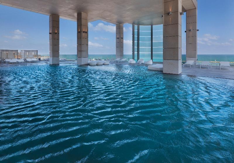 Royal Beach Hotel Tel Aviv By Isrotel Exclusive Exterior photo The pool at the hotel
