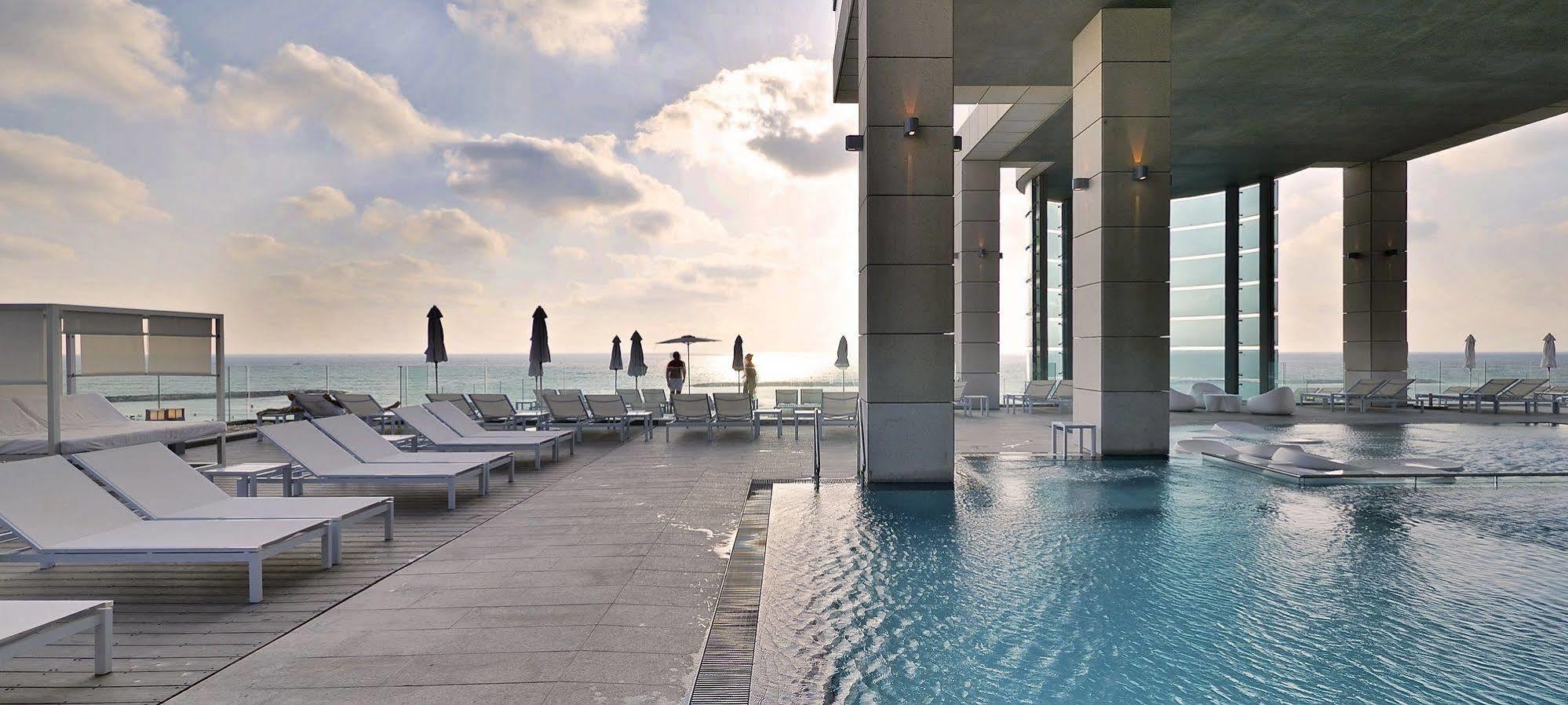Royal Beach Hotel Tel Aviv By Isrotel Exclusive Exterior photo The swimming pool at the 39th floor