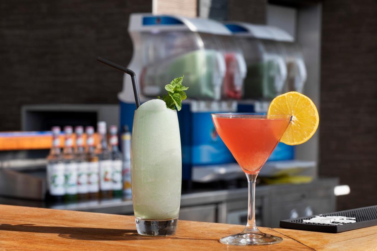 Royal Beach Hotel Tel Aviv By Isrotel Exclusive Exterior photo A frozen margarita (left)