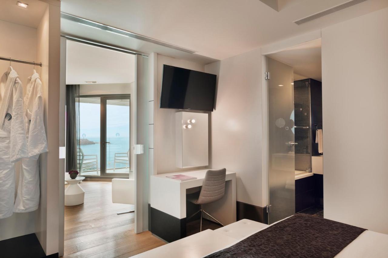 Royal Beach Hotel Tel Aviv By Isrotel Exclusive Exterior photo A room at the hotel